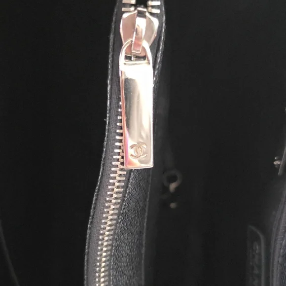 Chanel Black Quilted Shoulder Bag - Picture 11 of 14